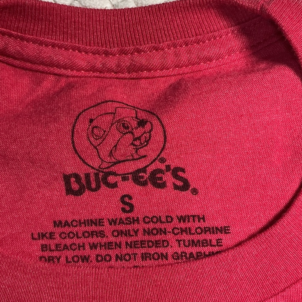 Buc-ee's Women's Short Sleeve Tee - red Sz S. 0808 - Picture 2 of 4
